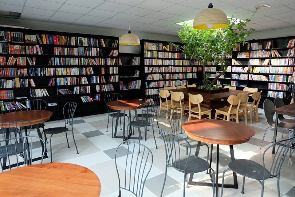 Thiết kế quán cafe sách