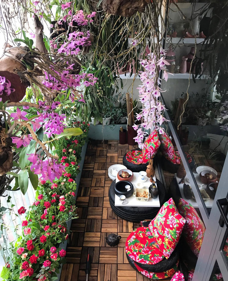 Mẫu trang trí ban công bằng hoa