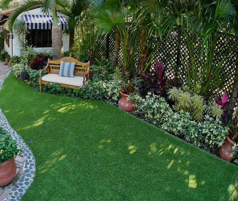 Sân thượng với nền cỏ nhân tạo