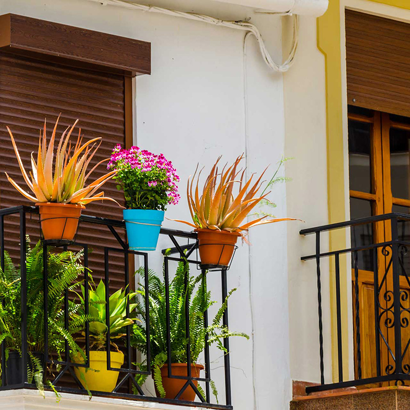 Sân thượng với thiết kế lan can